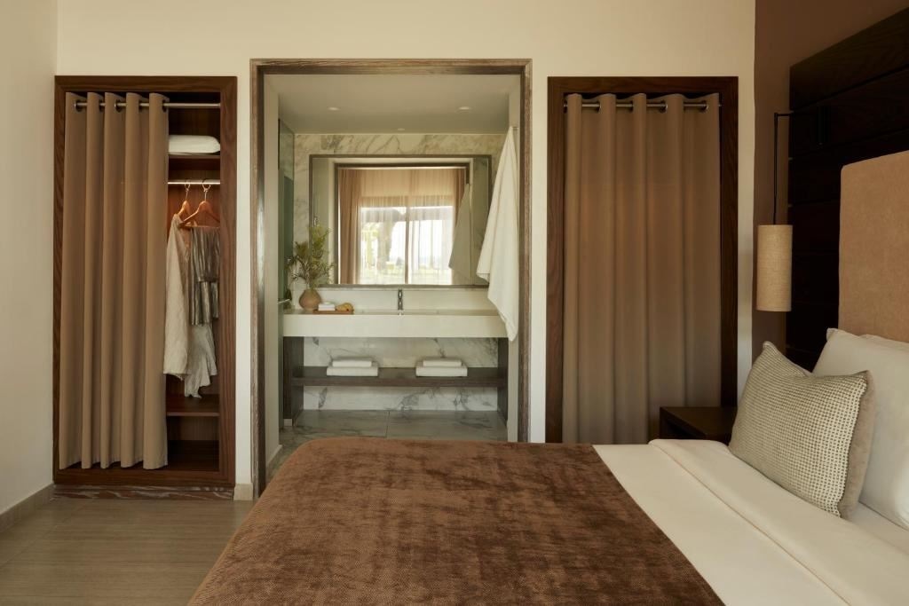 rooms-mare-vip-suite-swim-up-bungalow-area