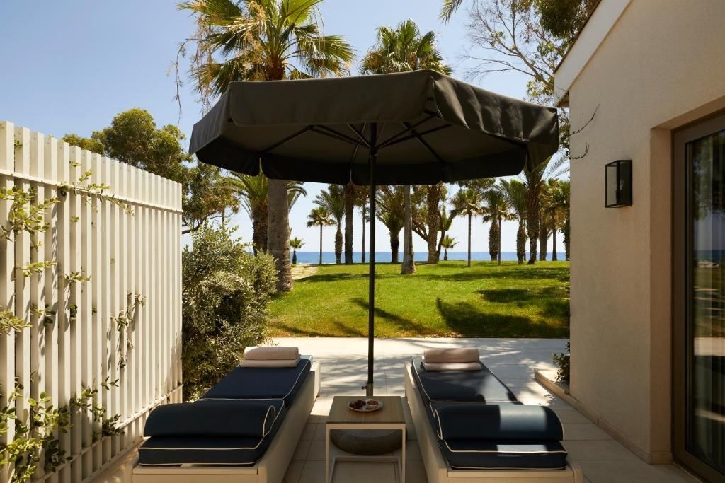 rooms-mare-vip-suite-swim-up-bungalow-area