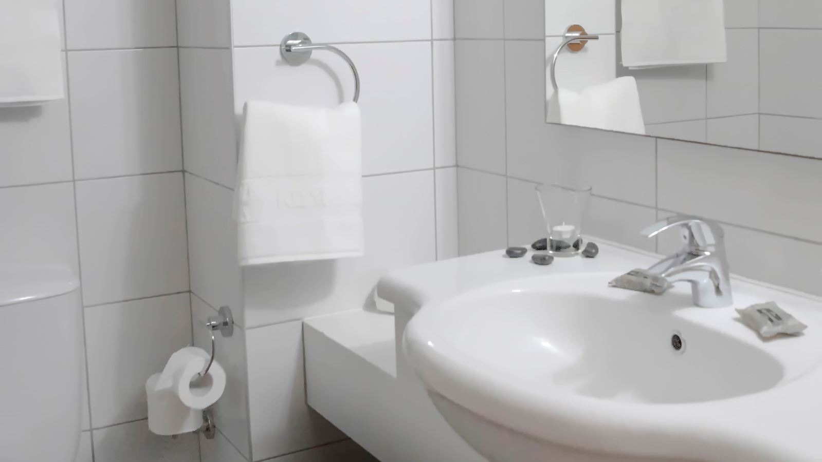 rooms-singleuse-standard-room-balcony