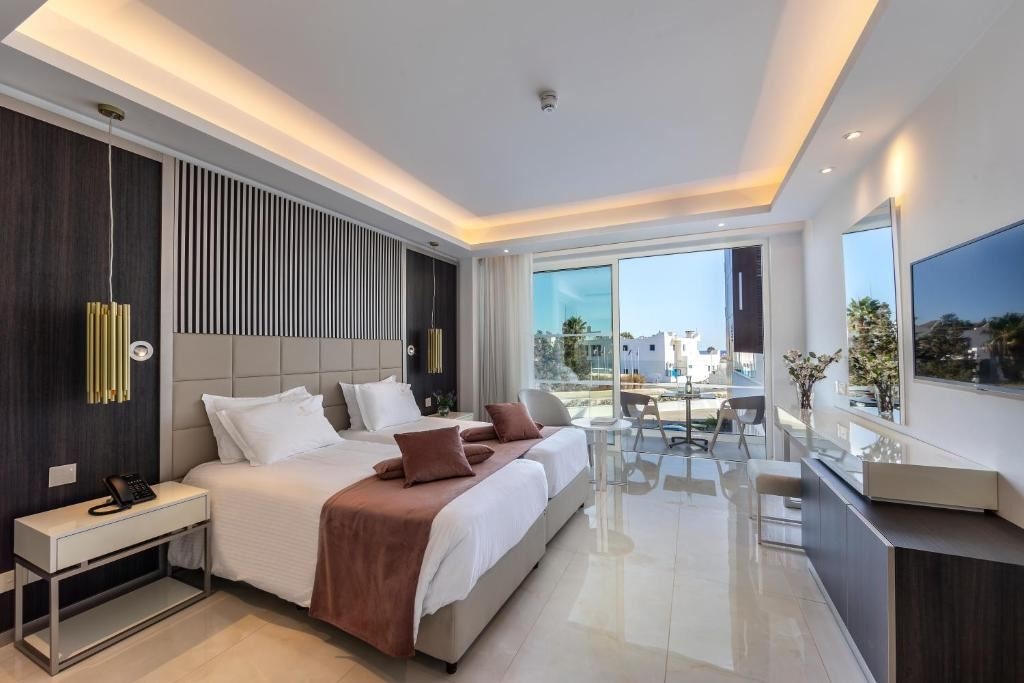 rooms-singleuse-superior-room-balcony