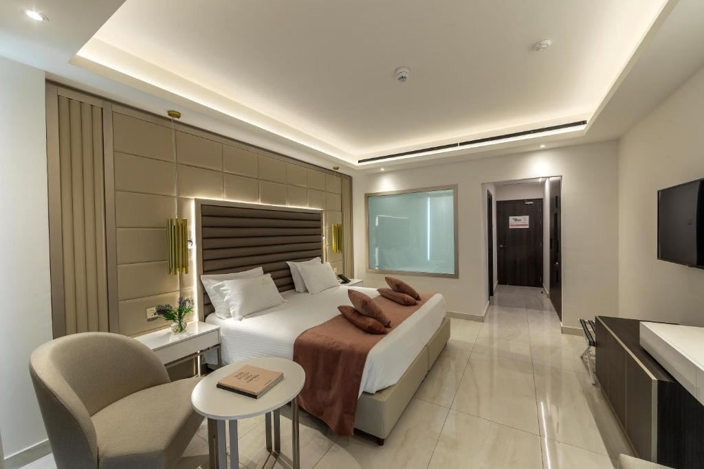 rooms-singleuse-superior-room-balcony