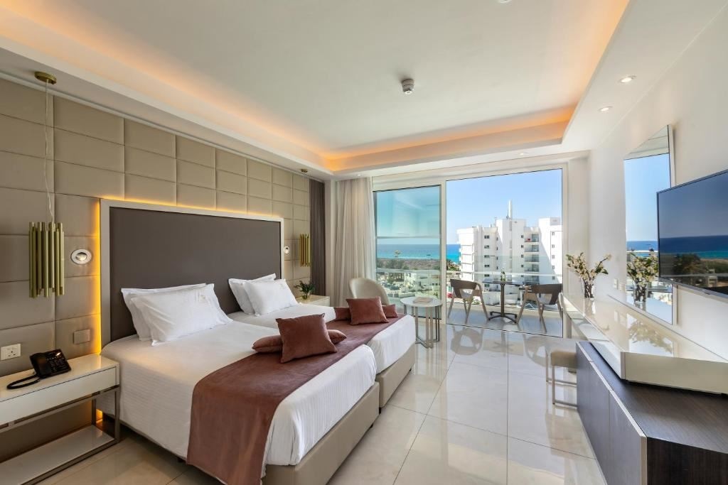 rooms-singleuse-superior-room-lateralseaview-balcony