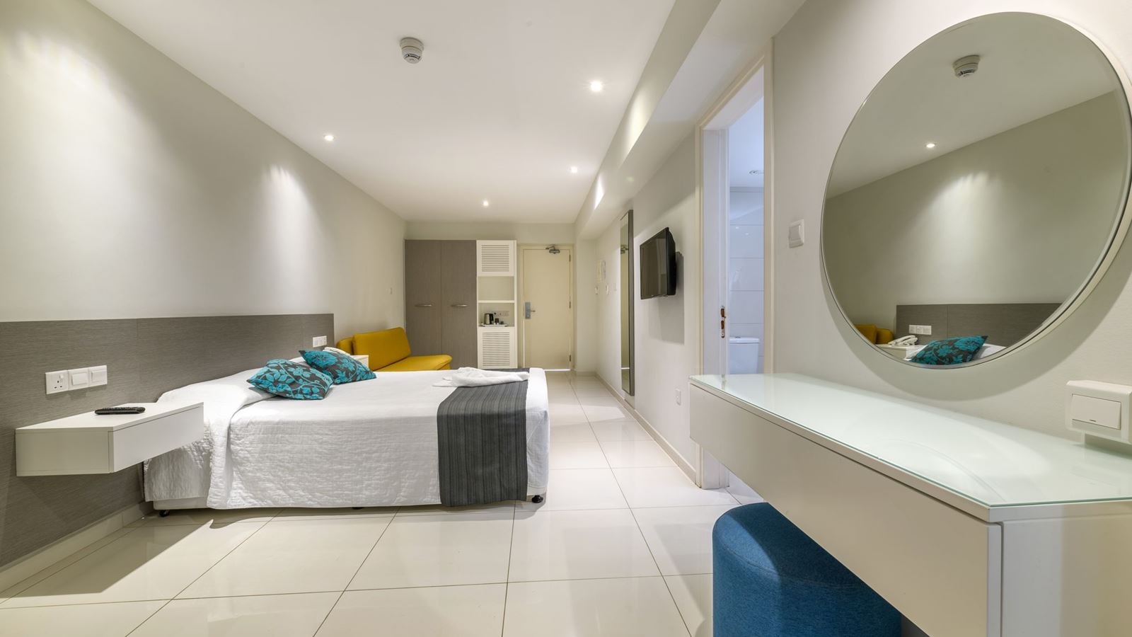 rooms-family-room-standard