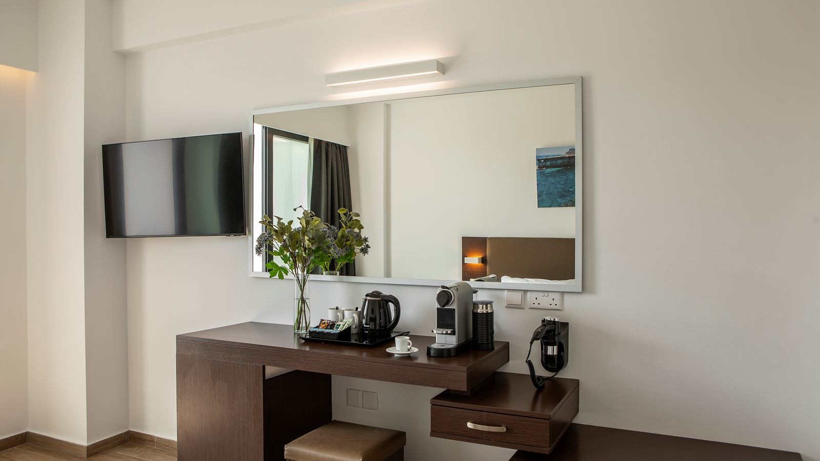 rooms-deluxe-roombalcony