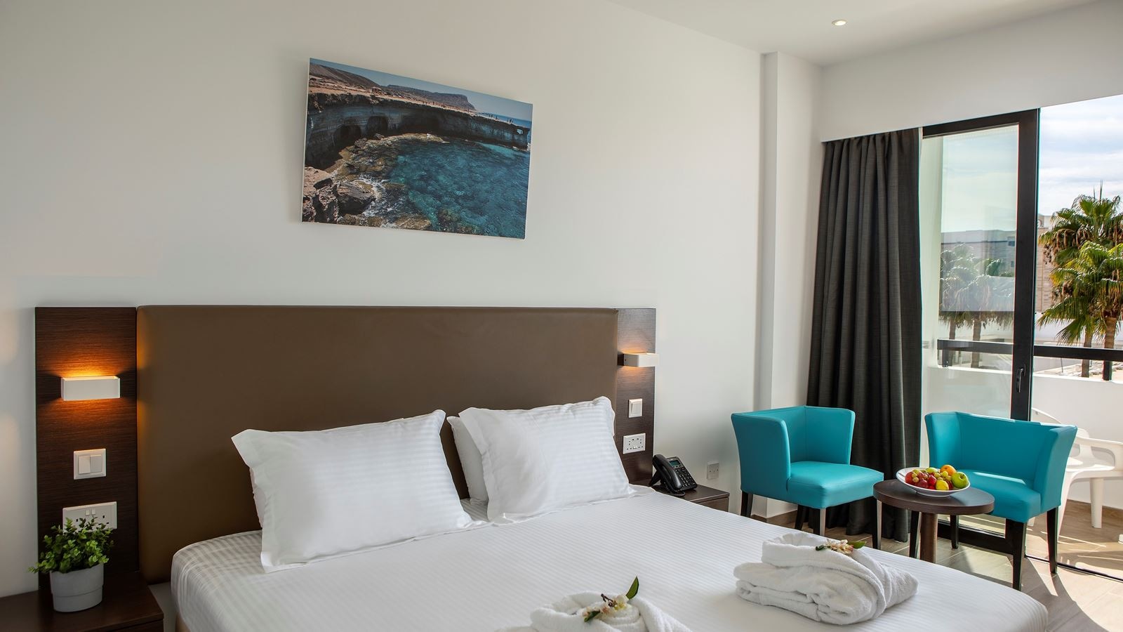 rooms-deluxe-roombalcony