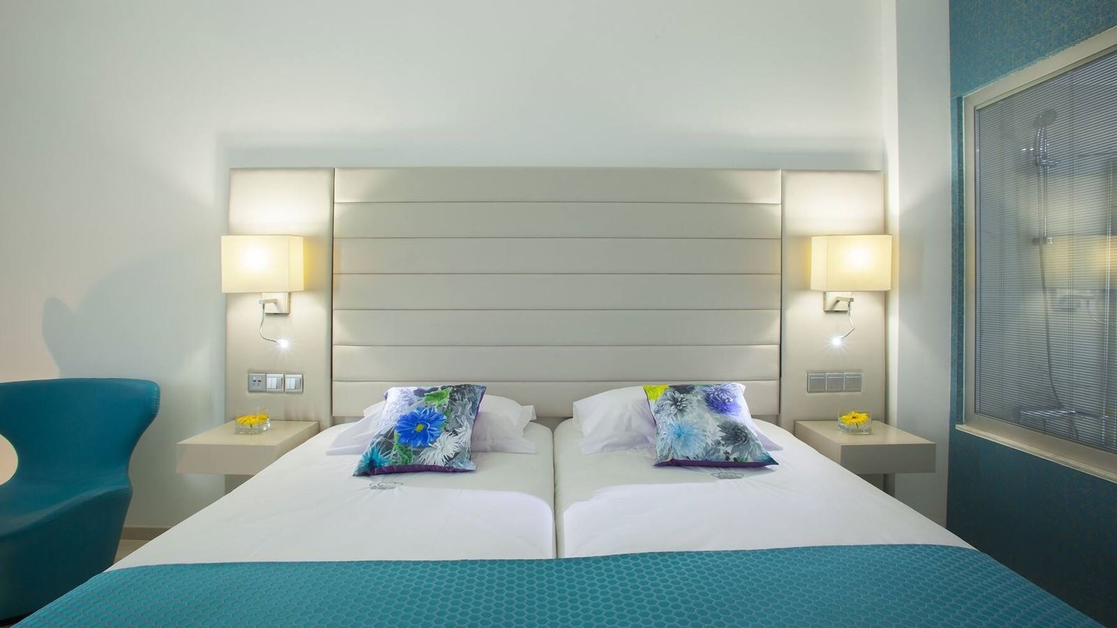 rooms-singleuse-superior-room-balcony