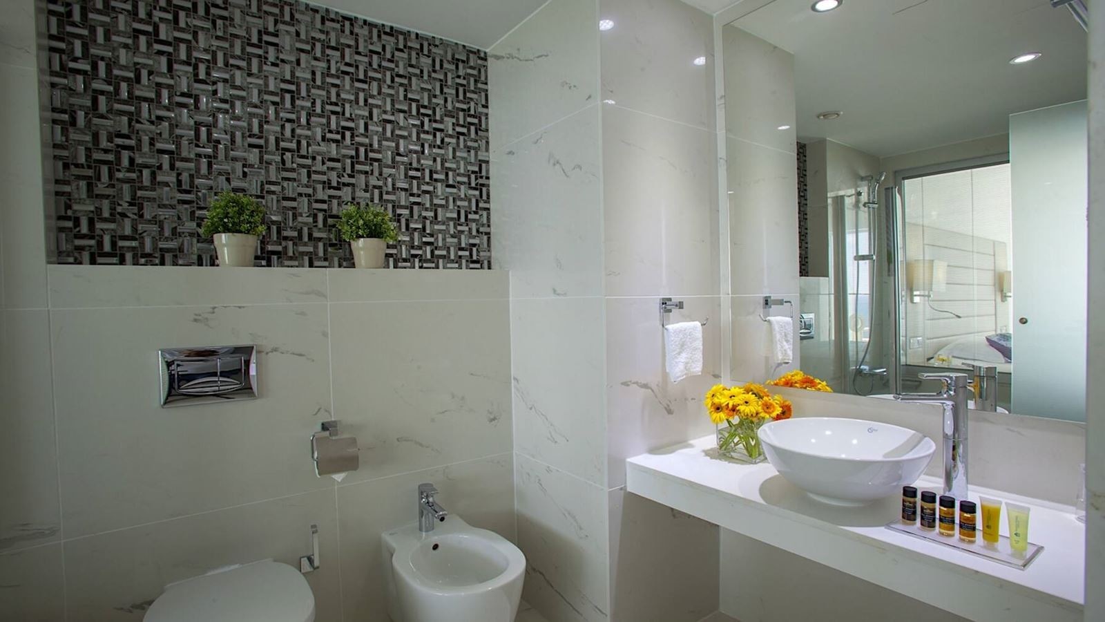 rooms-superior-room-balcony