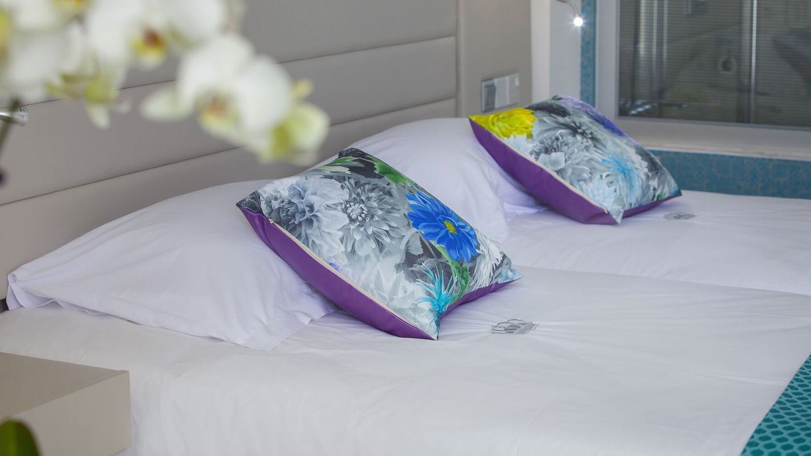 rooms-deluxe-familysuite-seaview-balcony