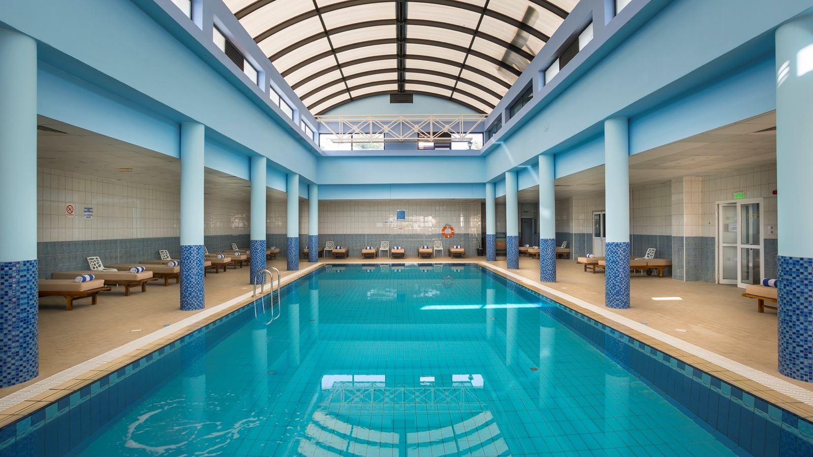 pools-outdoor--indoor-pool