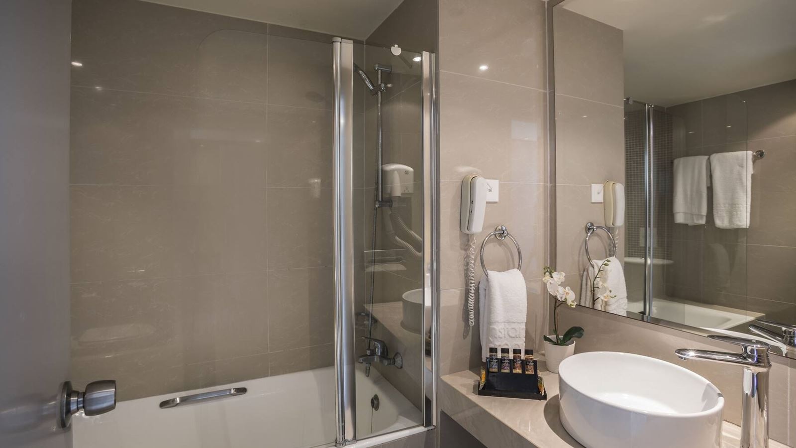 rooms-singleuse-standard-room-seaview-balcony