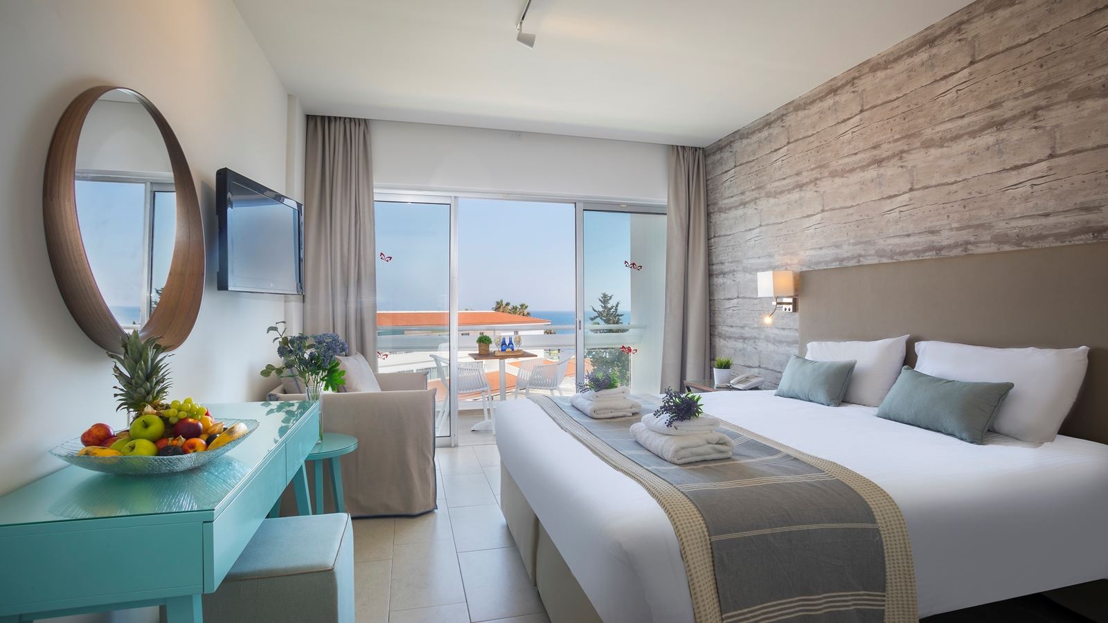 rooms-deluxe-room--balcony-