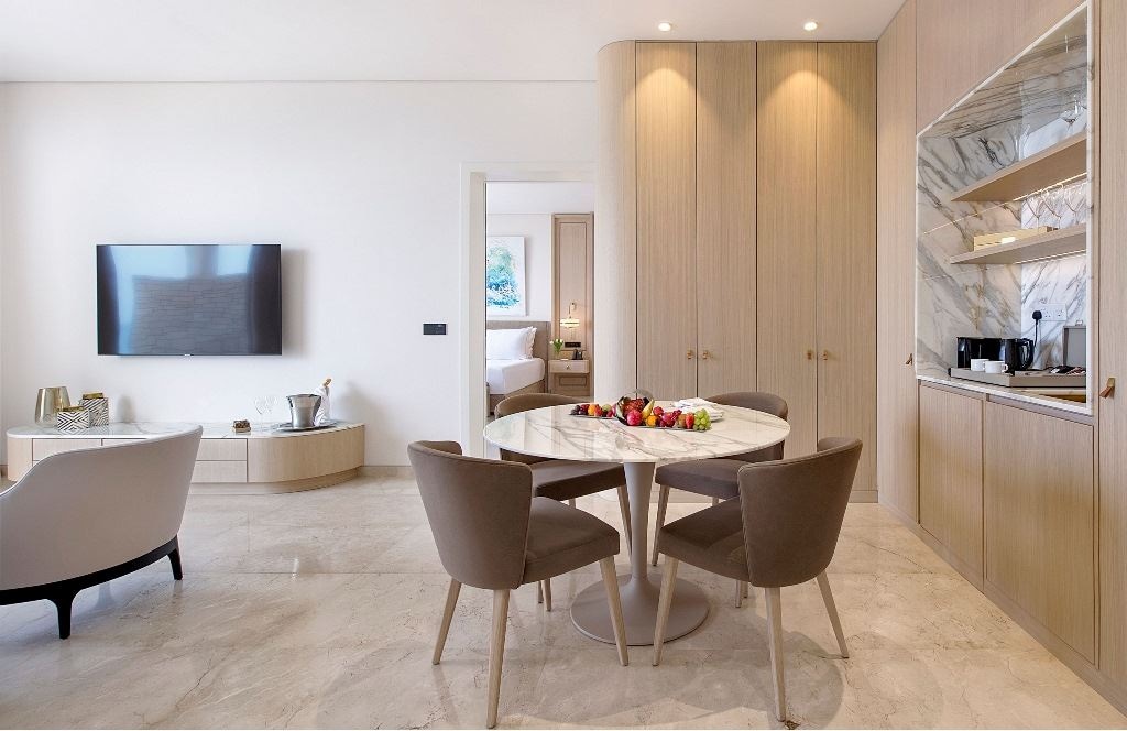 rooms-1-bedroom-suite-balcony-or-terrace