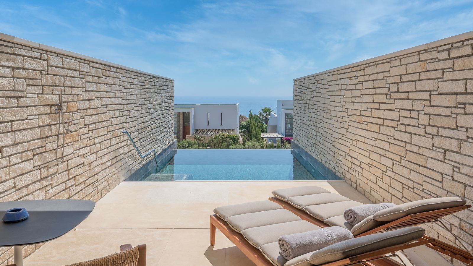 rooms-superior-room-seaview-private-pool