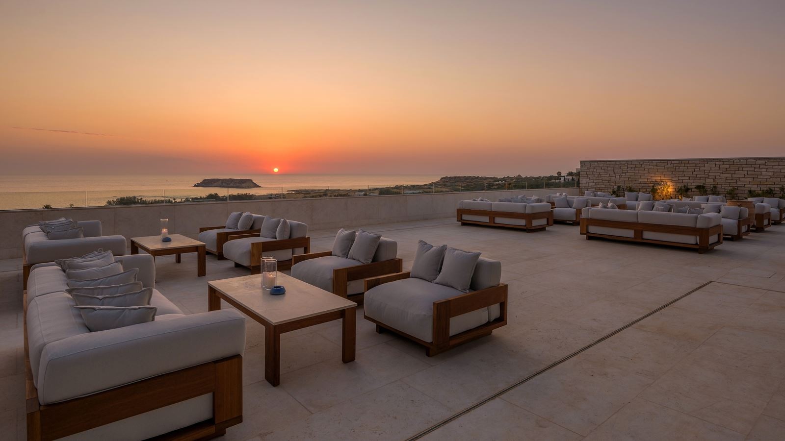 bars-thalassa-pool-bar