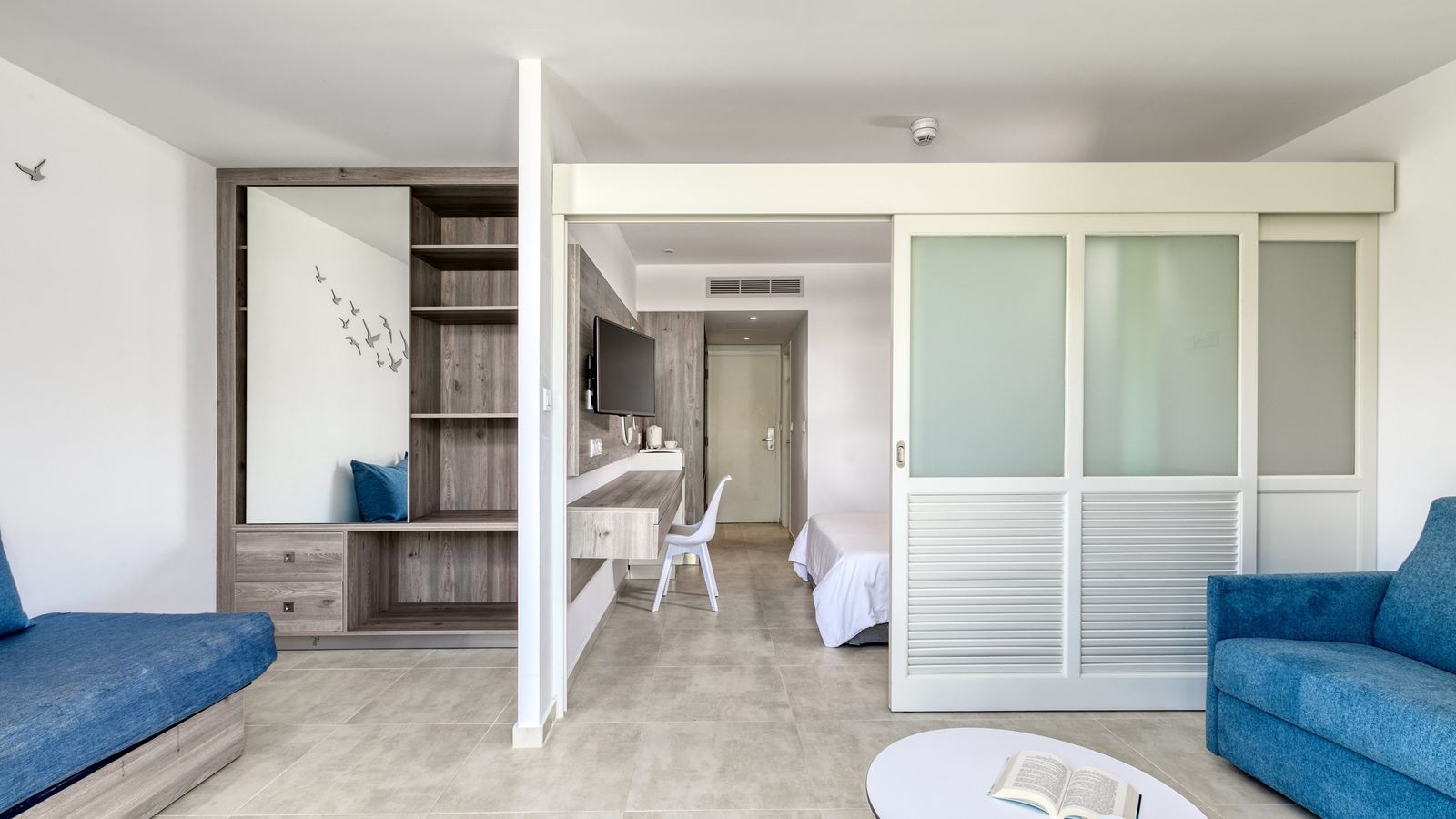 rooms-superior-familyroom-seaview-balcony