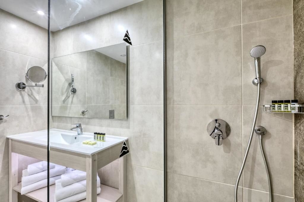 rooms-standard-room-inland-view-balcony