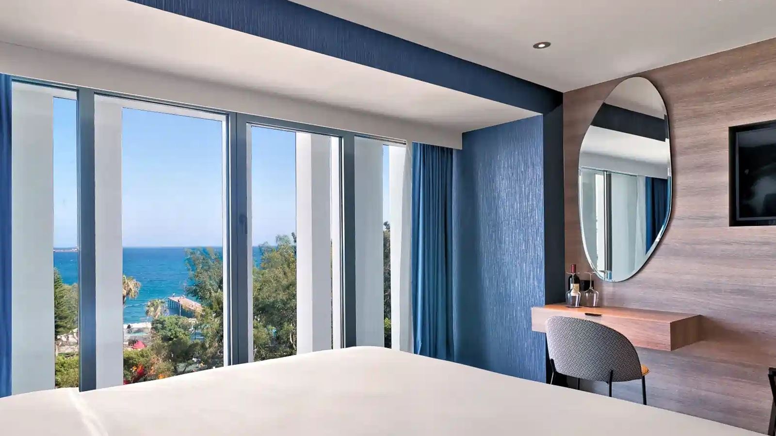 rooms-double-design-room-sea-ront