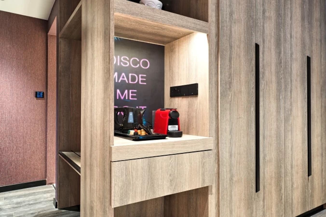 rooms-executive-room-inland-view