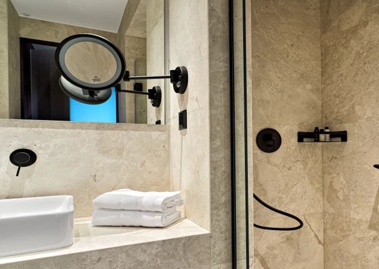 rooms-heavenly-suite-sea-front