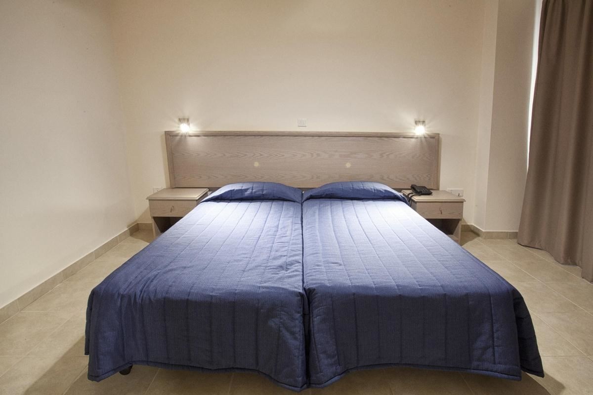 rooms-superior-apartment-balcony-or-terrace