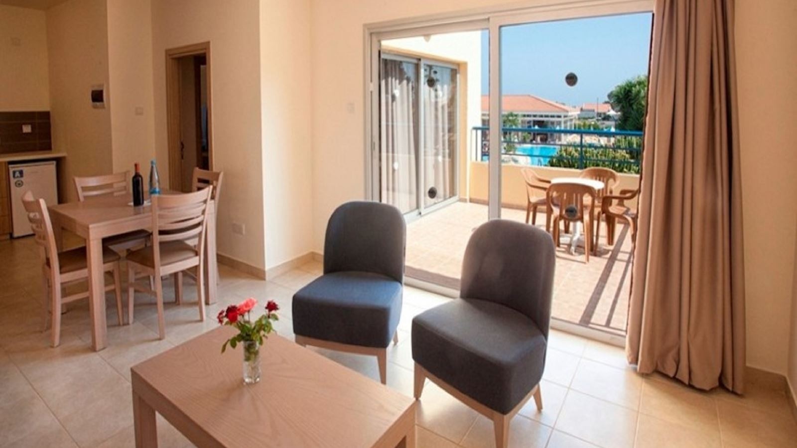 rooms-superior-apartment-balcony-or-terrace