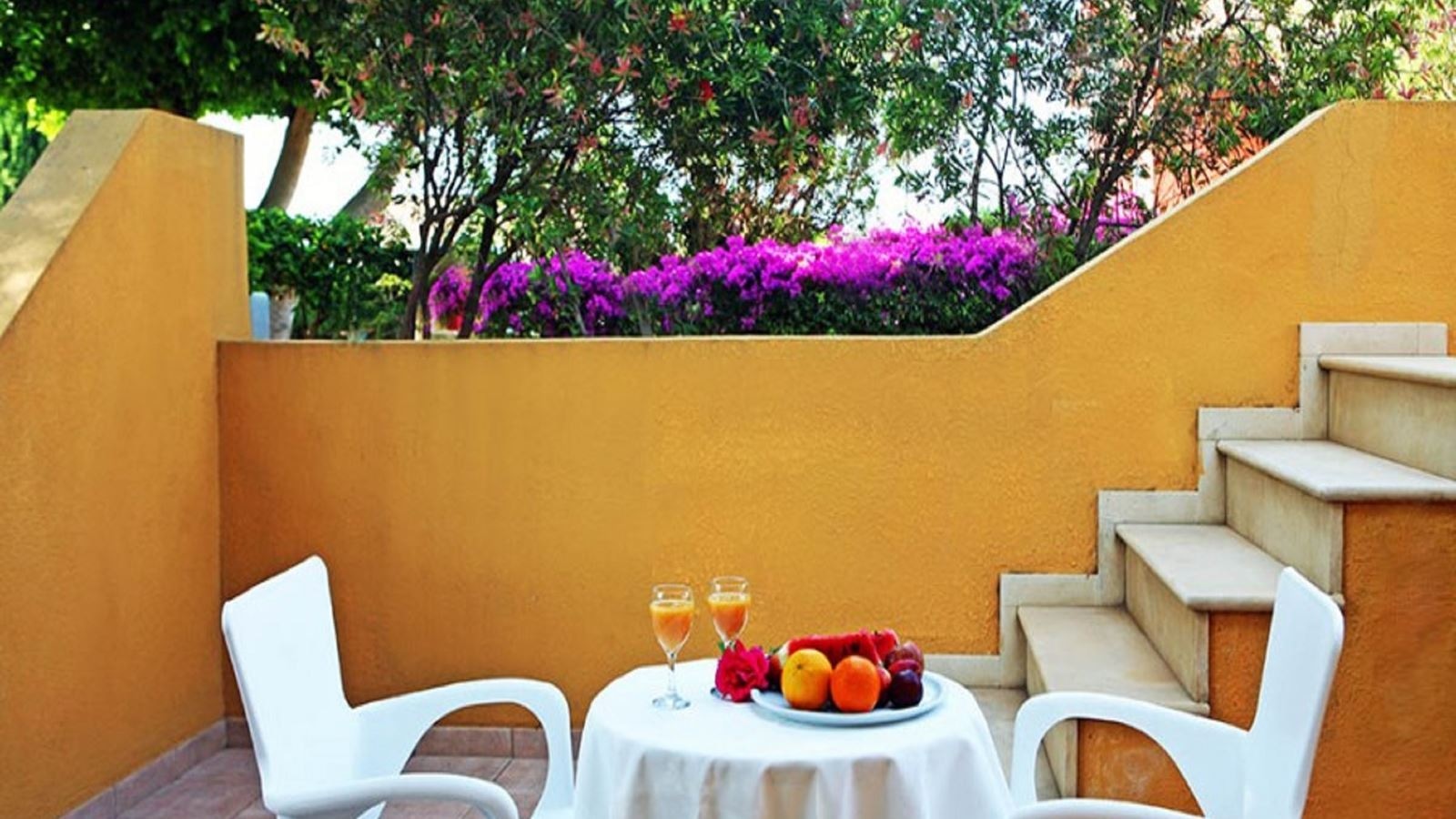 rooms-standard-bungalow-terrace