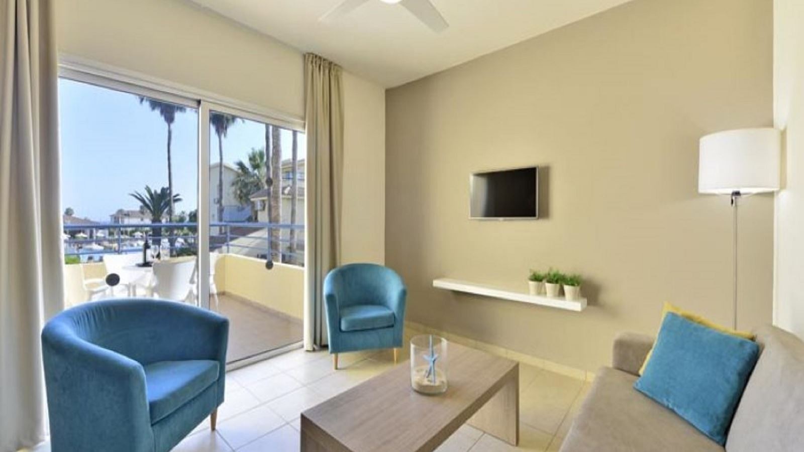 rooms-deluxe-suite-balcony-or-terrace