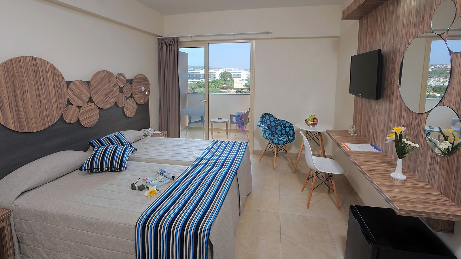 rooms-standard-room-balcony