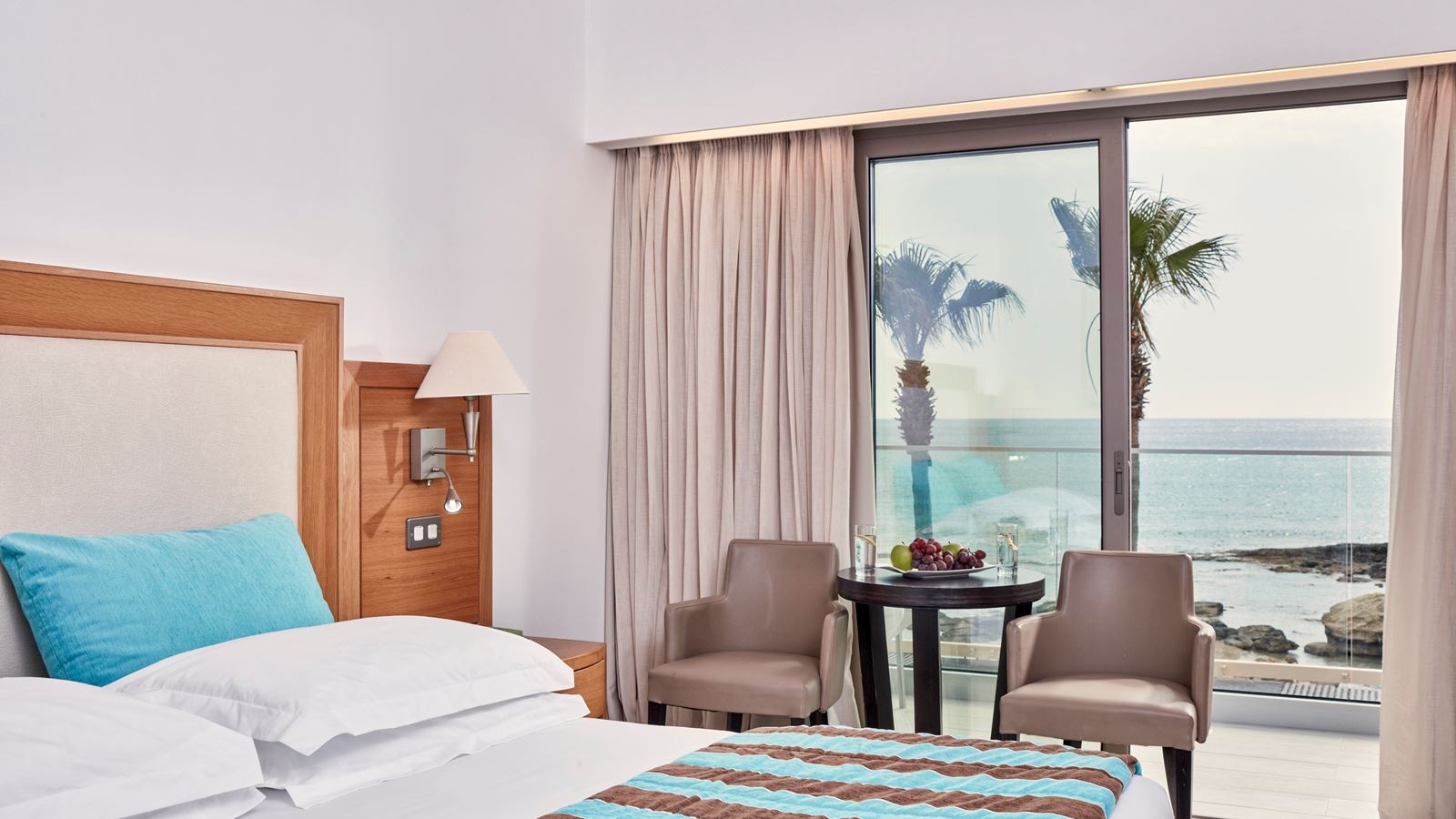 rooms-superior-roomlateral-seaviewbalcony