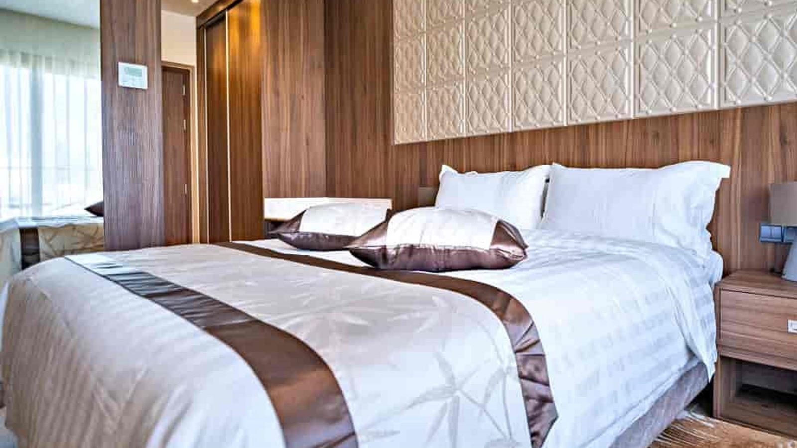 rooms-double-standard-upper-floor-room-city-view-balcony