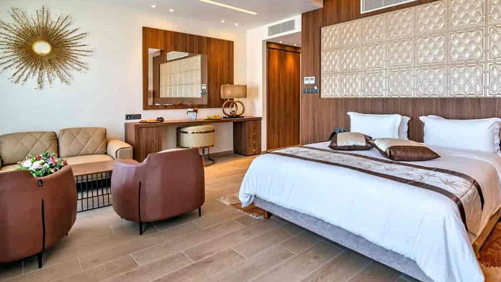 rooms-suite-city-view-balcony