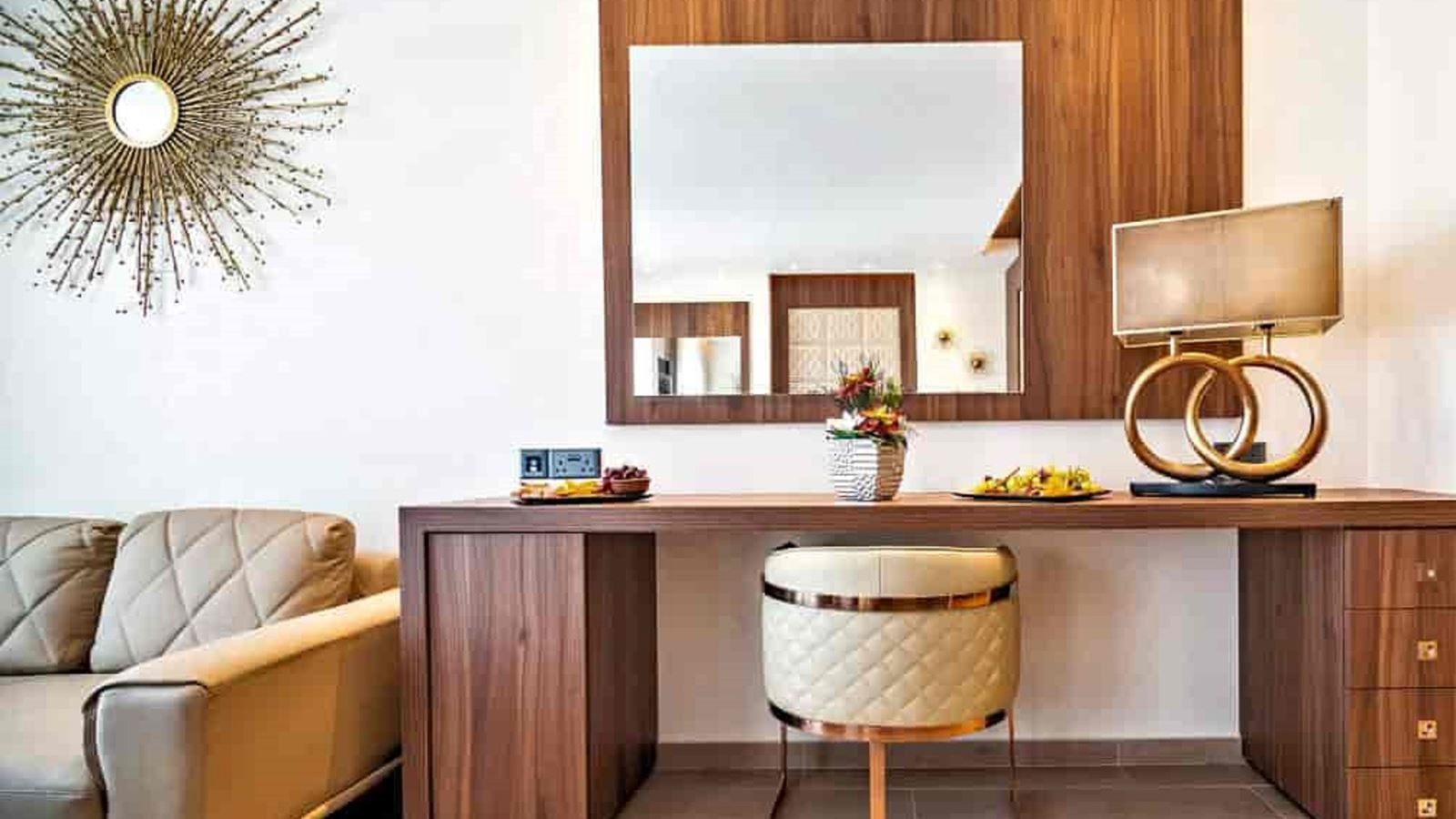 rooms-suite-city-view-balcony