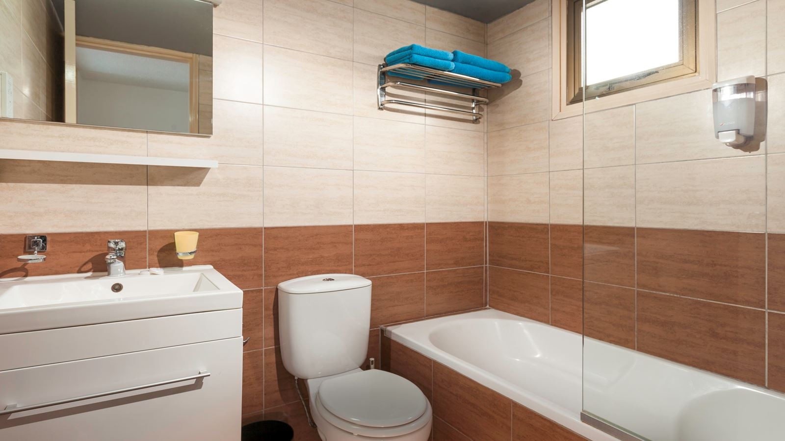 rooms-standard-apartmentinland-view-balcony