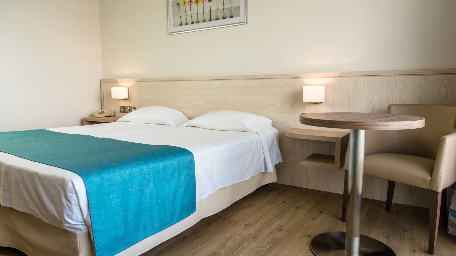 rooms-standard-room-seaview-balcony