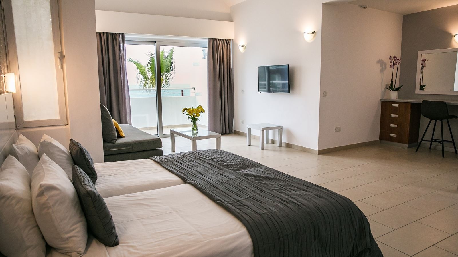 rooms-standard-room-inland-view-balcony