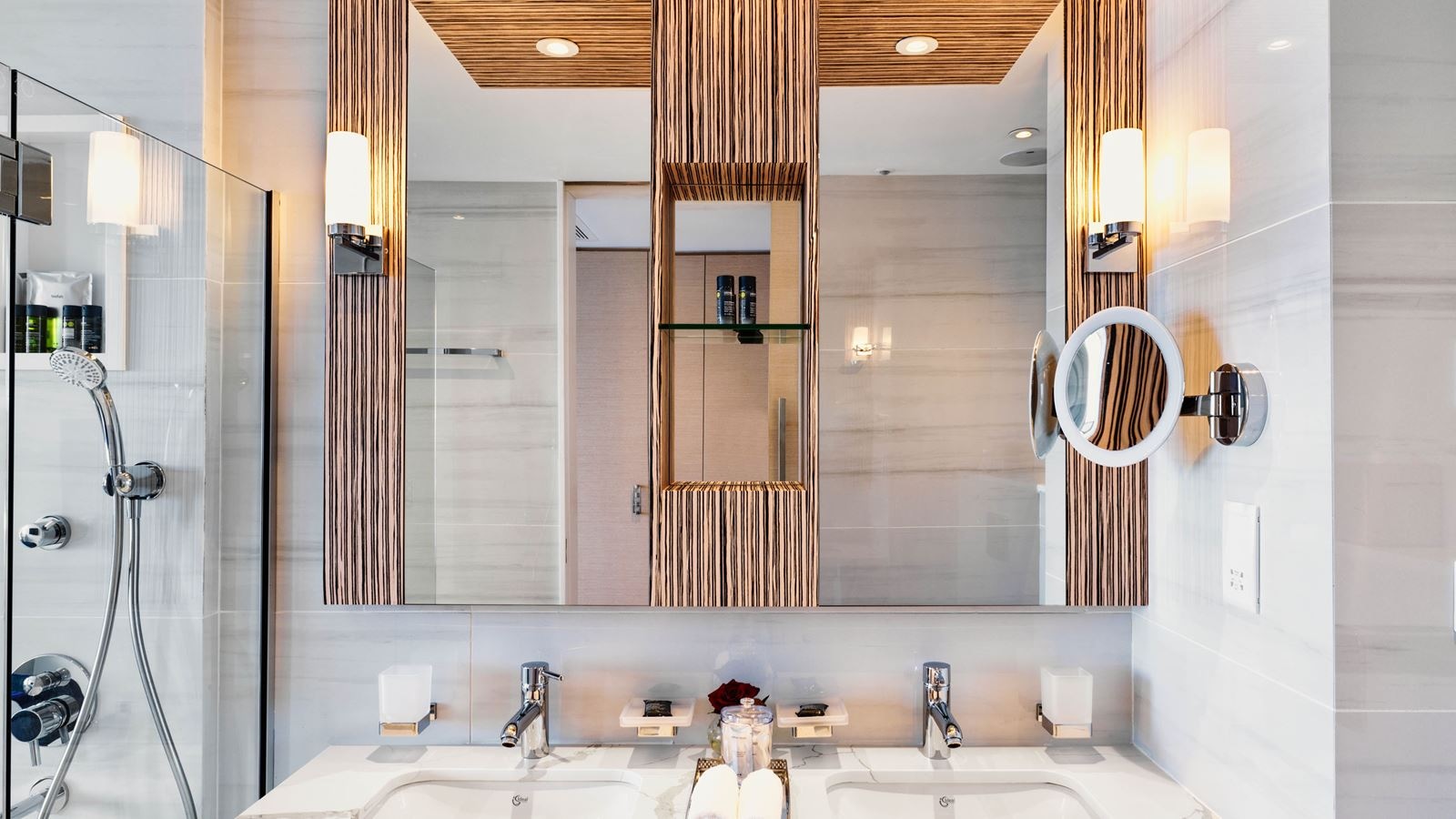 rooms-deluxe-room-garden-pool-view-balcony-or-terrace