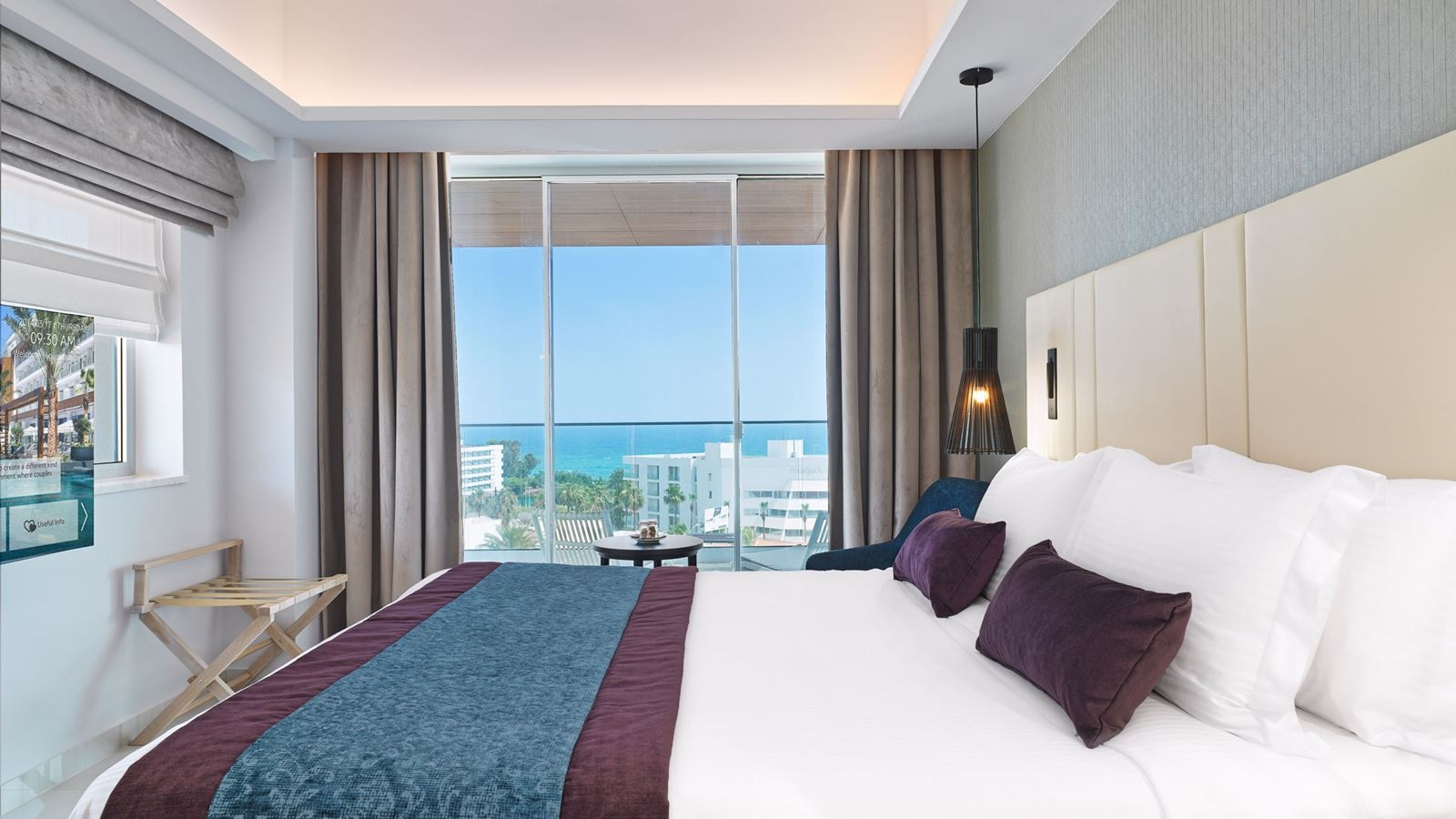 rooms-superior-room-garden-pool-view-balcony