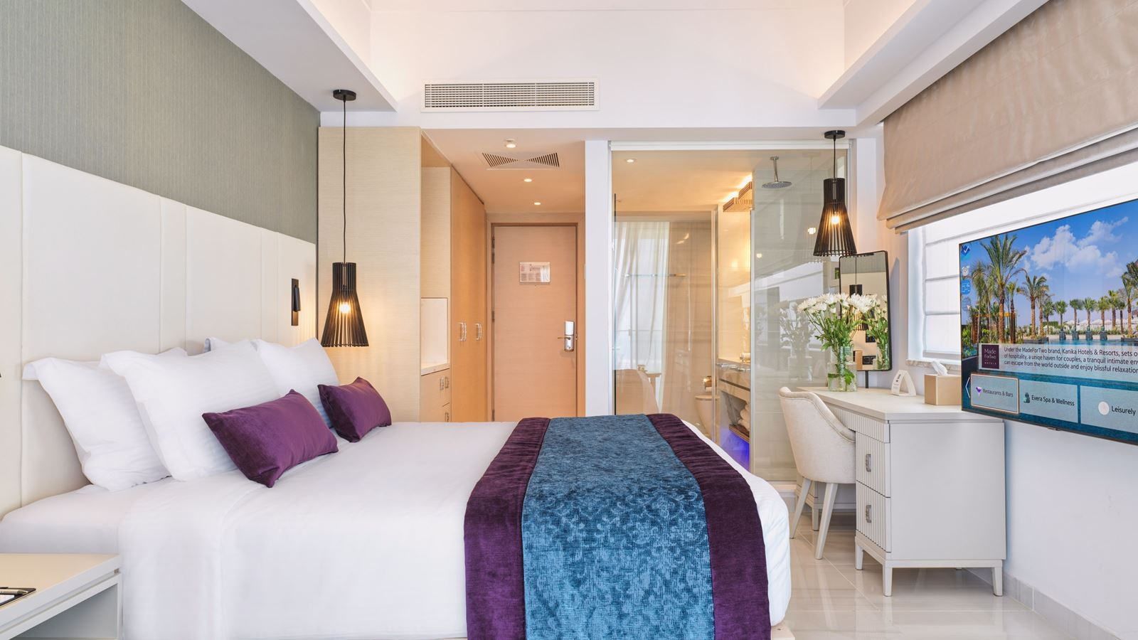 rooms-superior-room-garden-pool-view-balcony