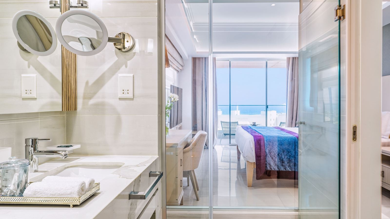 rooms-superior-room-garden-pool-view-balcony