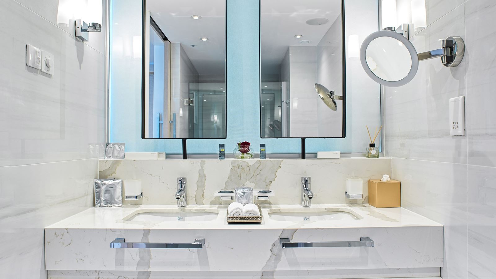 rooms-juniorsuite-inland-view