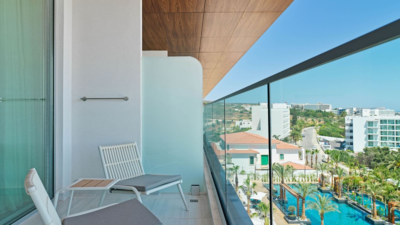 rooms-junior-suite-garden-pool-view-balcony-or-terrace