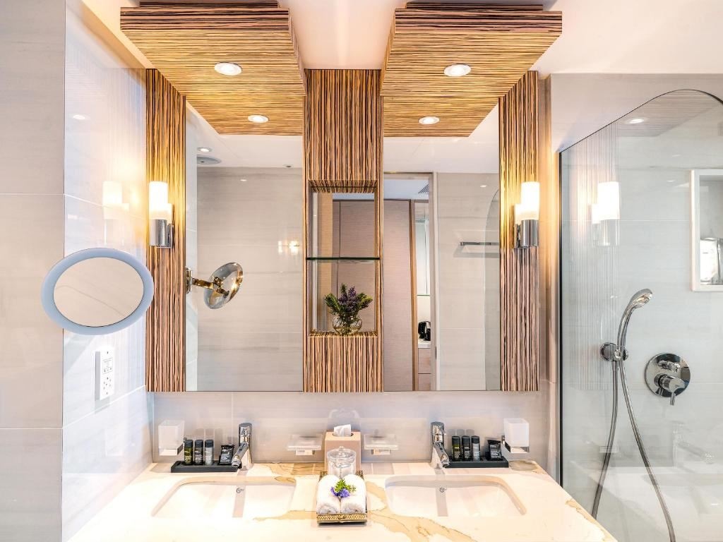 rooms-deluxe-room-inland-view