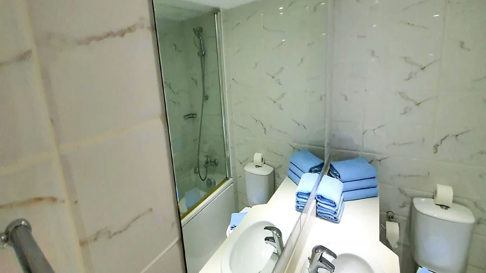 rooms-familyroom-balcony-or-terrace