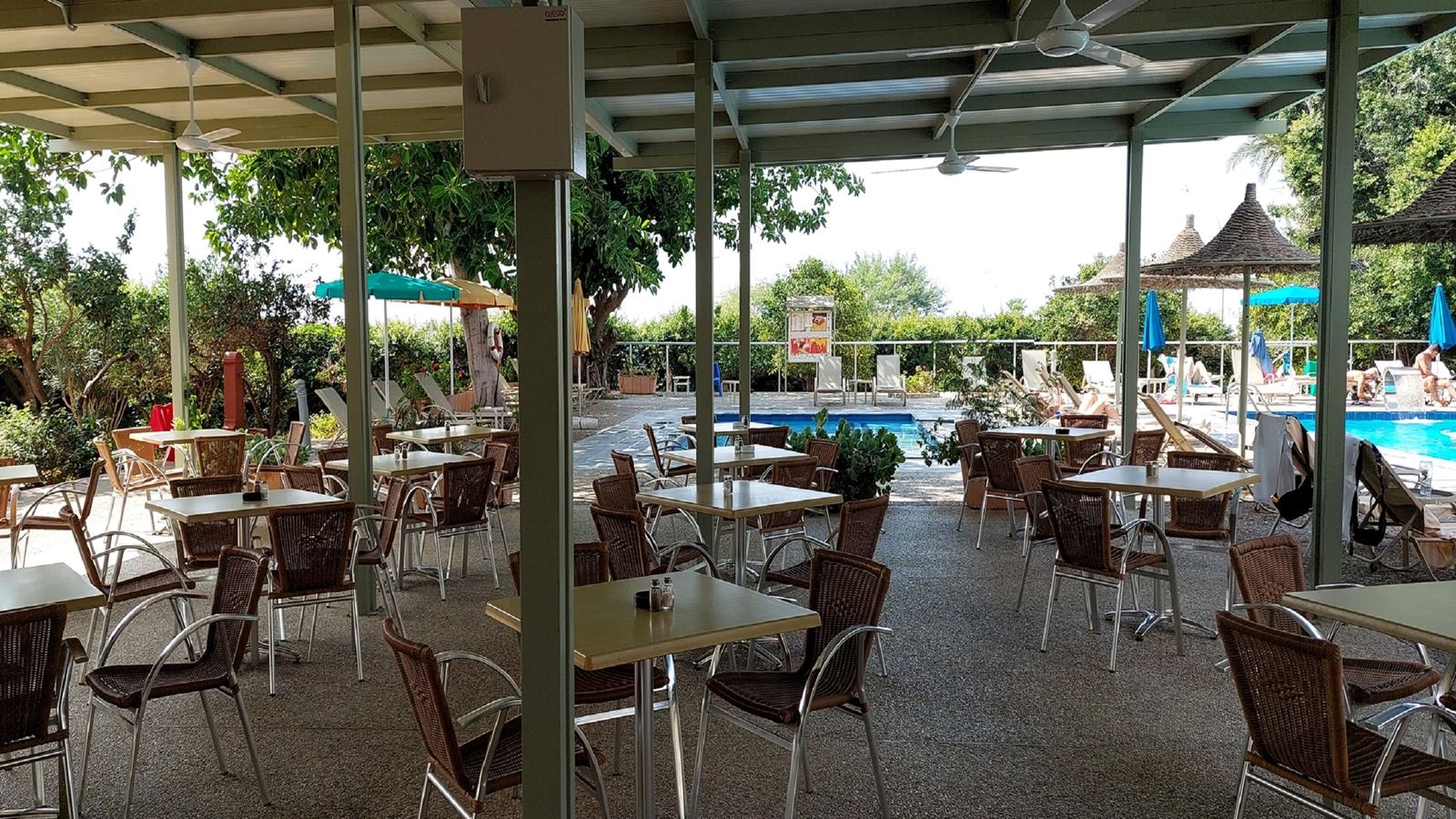 bars-the-marinas-pool-bar-and-restaurant