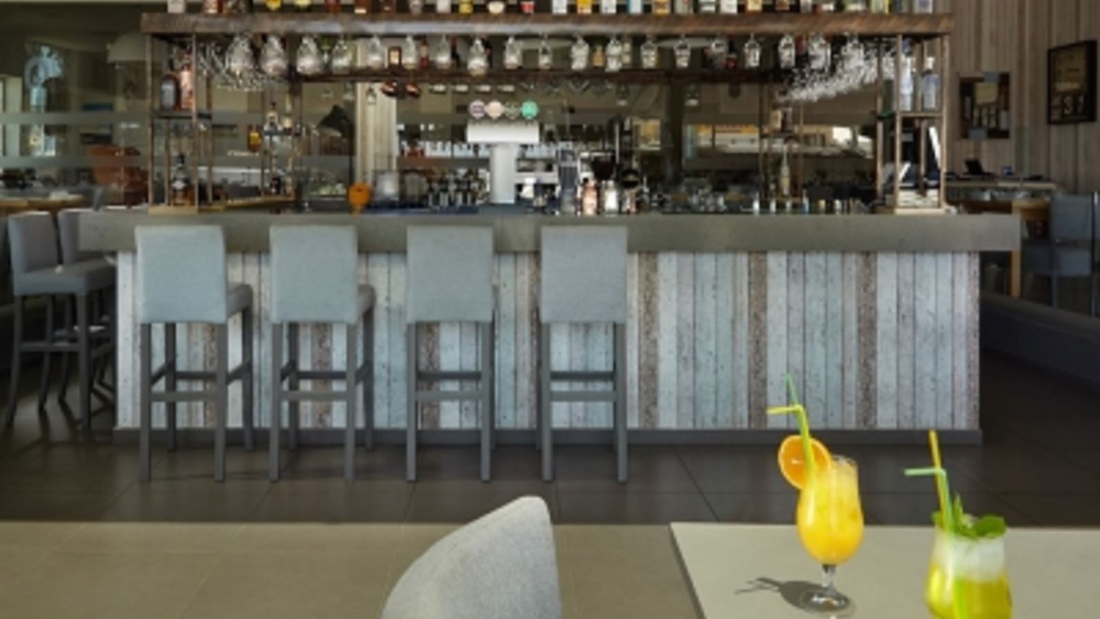 restaurants-frankies-bar--grill