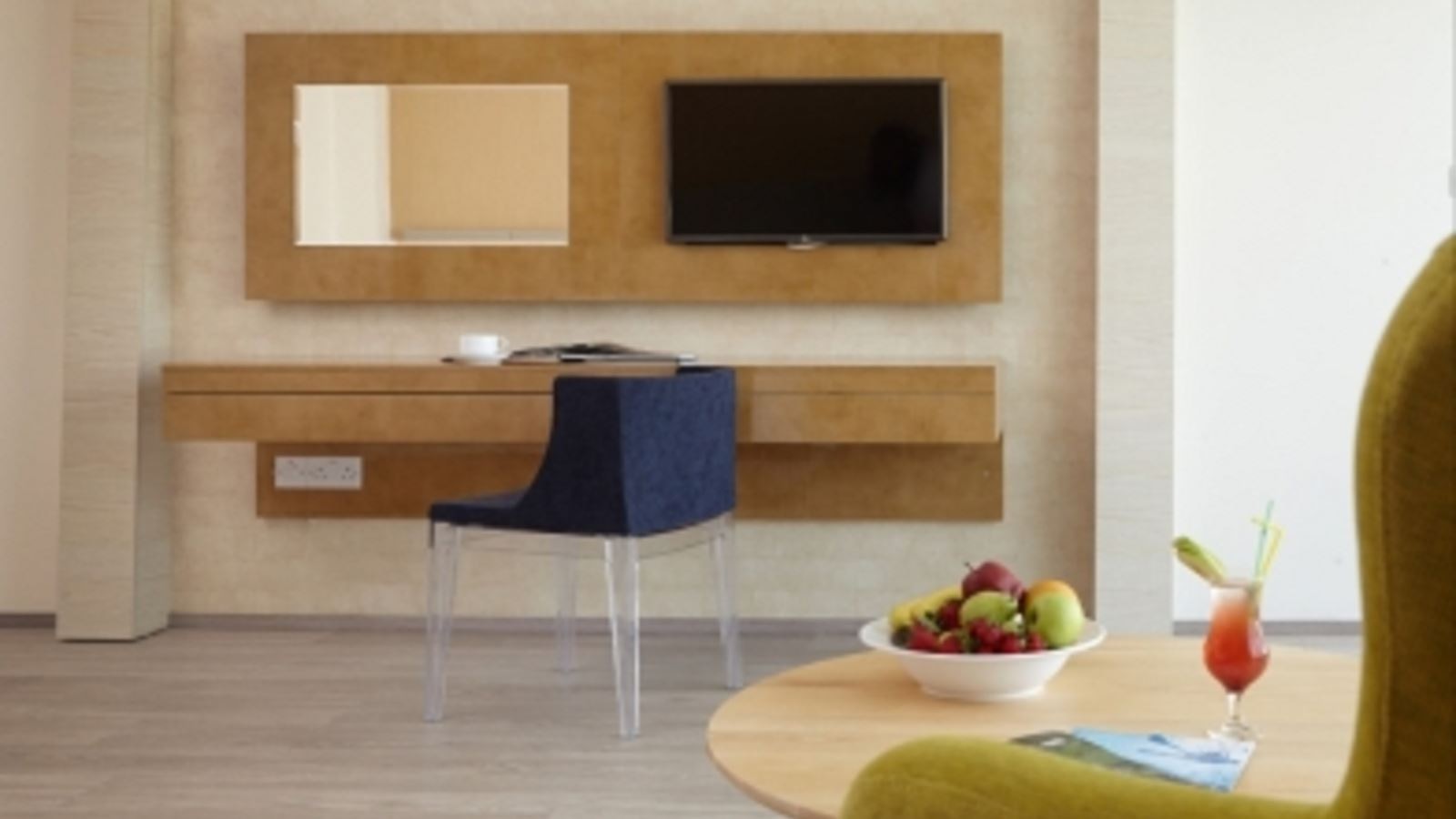 rooms-luxury-room-balcony