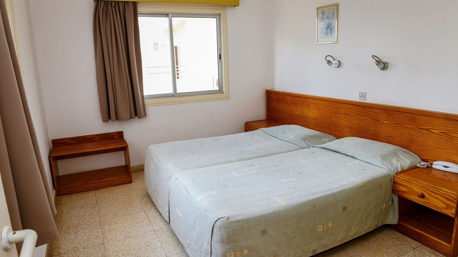 rooms-standard-studio-balcony-or-terrace