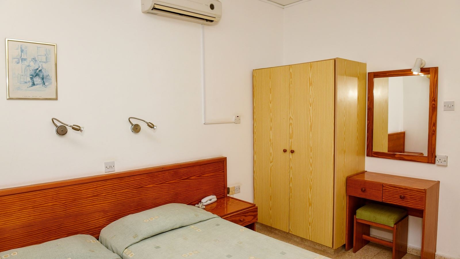 rooms-1-bedroom-standard-apartment-balcony-or-terrace