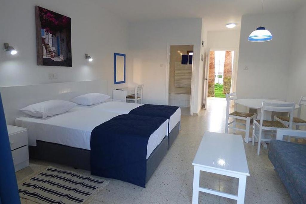 rooms-standard-studio-balcony-or-terrace