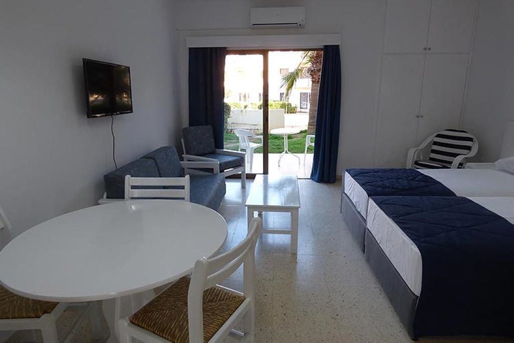 rooms-standard-studio-balcony-or-terrace